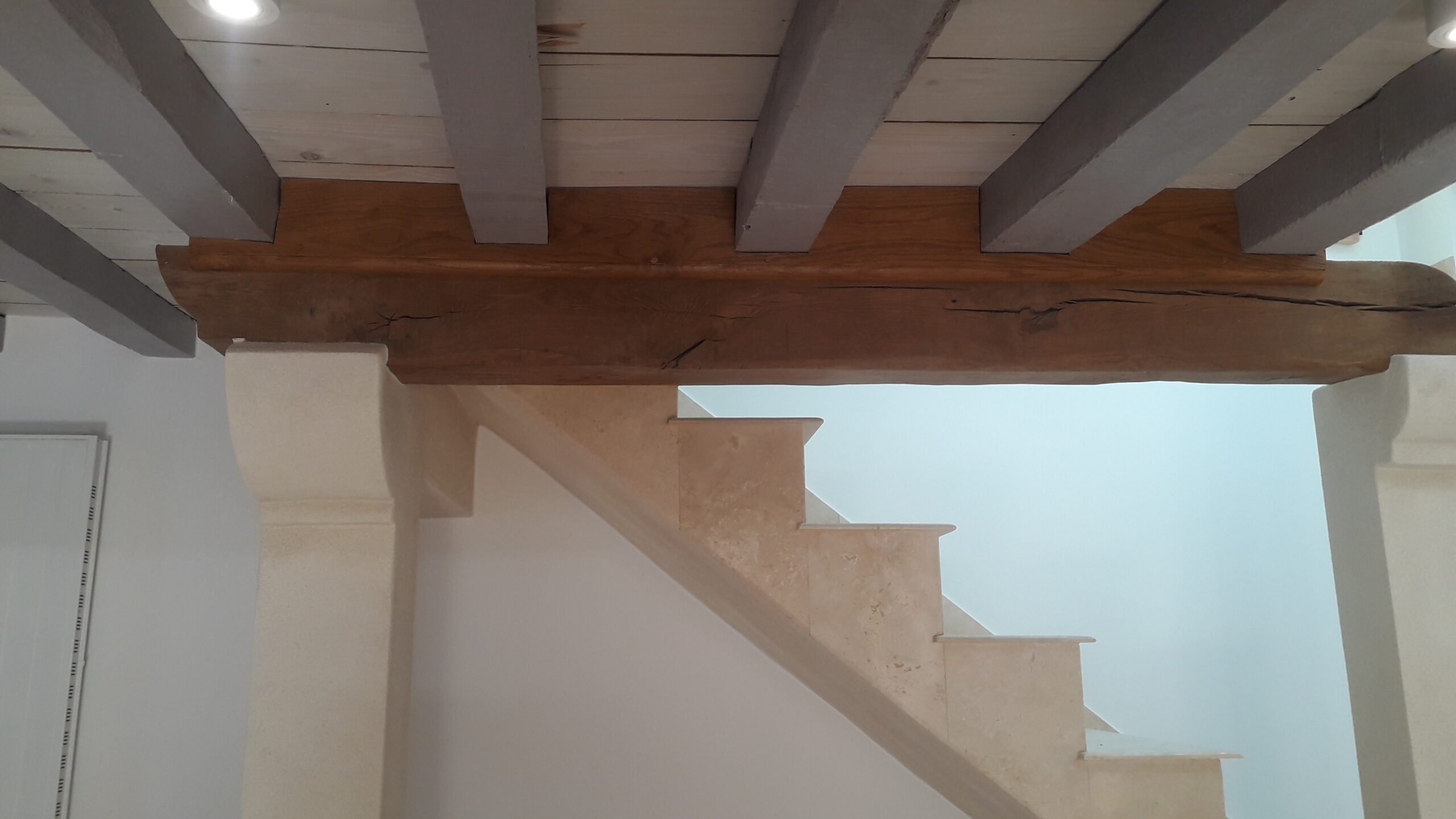 peigne sur poutre en chêne