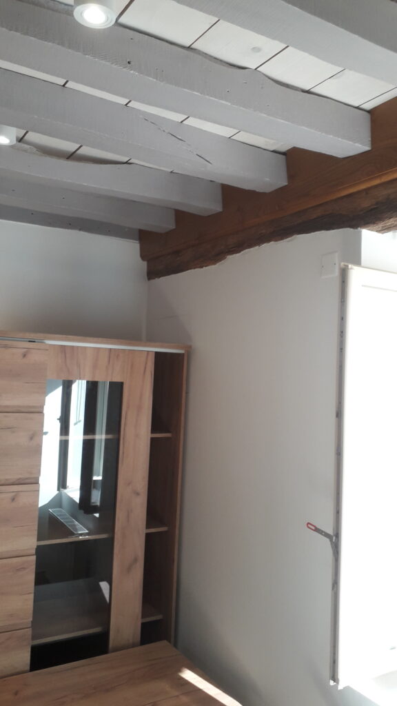 peigne sur poutre en chêne