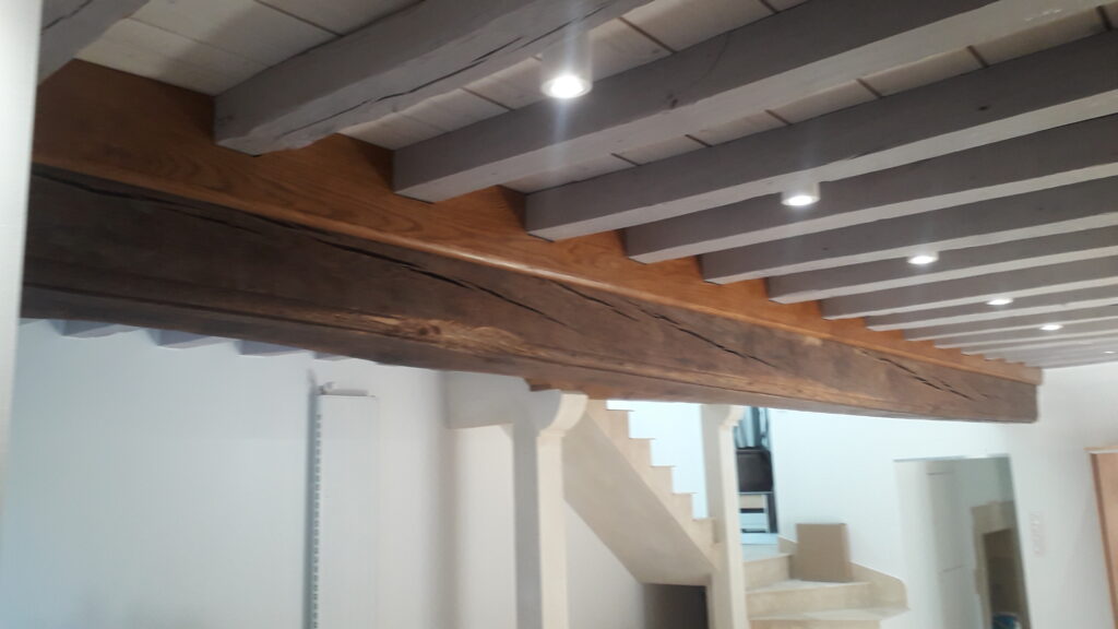 peigne sur poutre en chêne